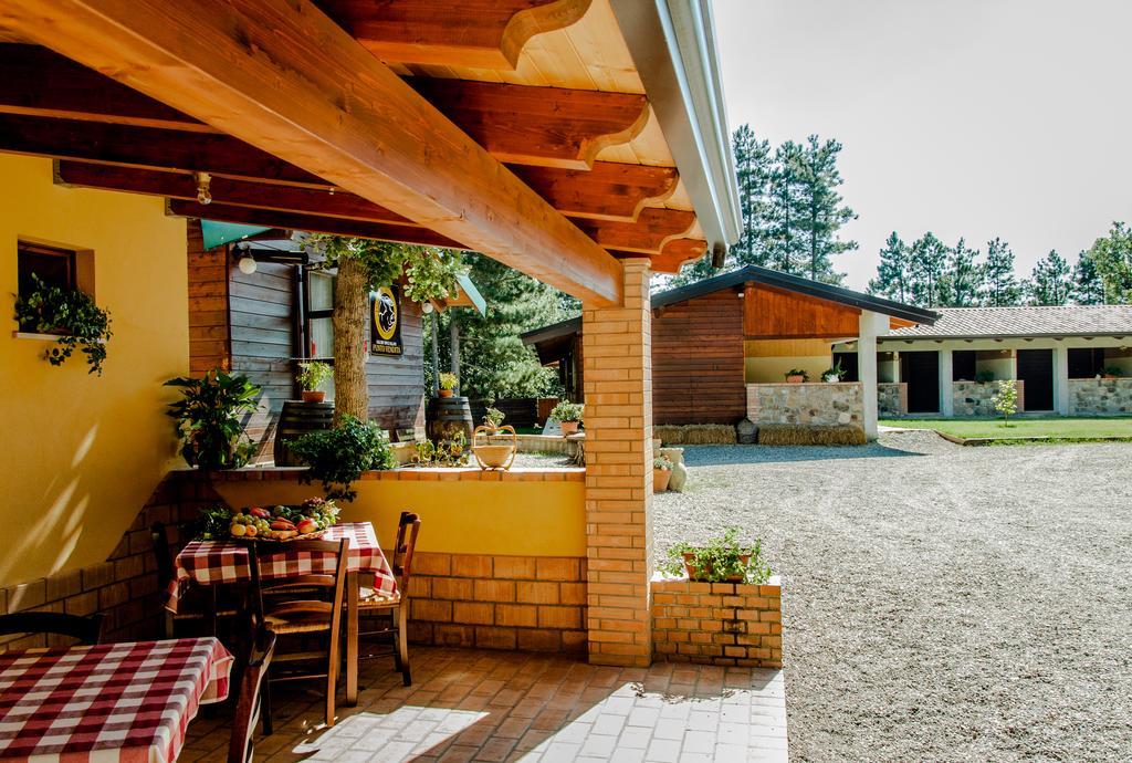 La Taverna Dei Briganti Hotell Cotronei Exteriör bild