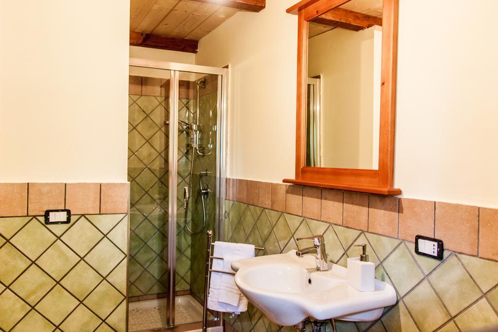 La Taverna Dei Briganti Hotell Cotronei Rum bild