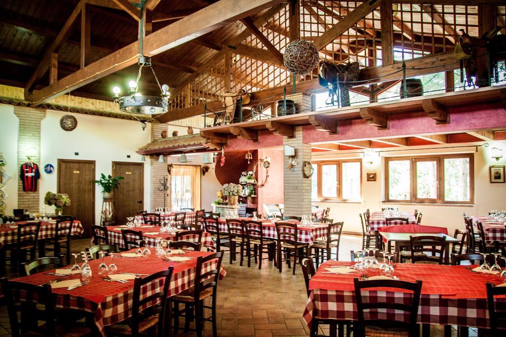 La Taverna Dei Briganti Hotell Cotronei Exteriör bild