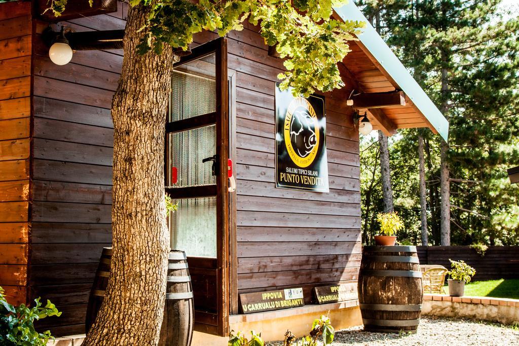La Taverna Dei Briganti Hotell Cotronei Exteriör bild
