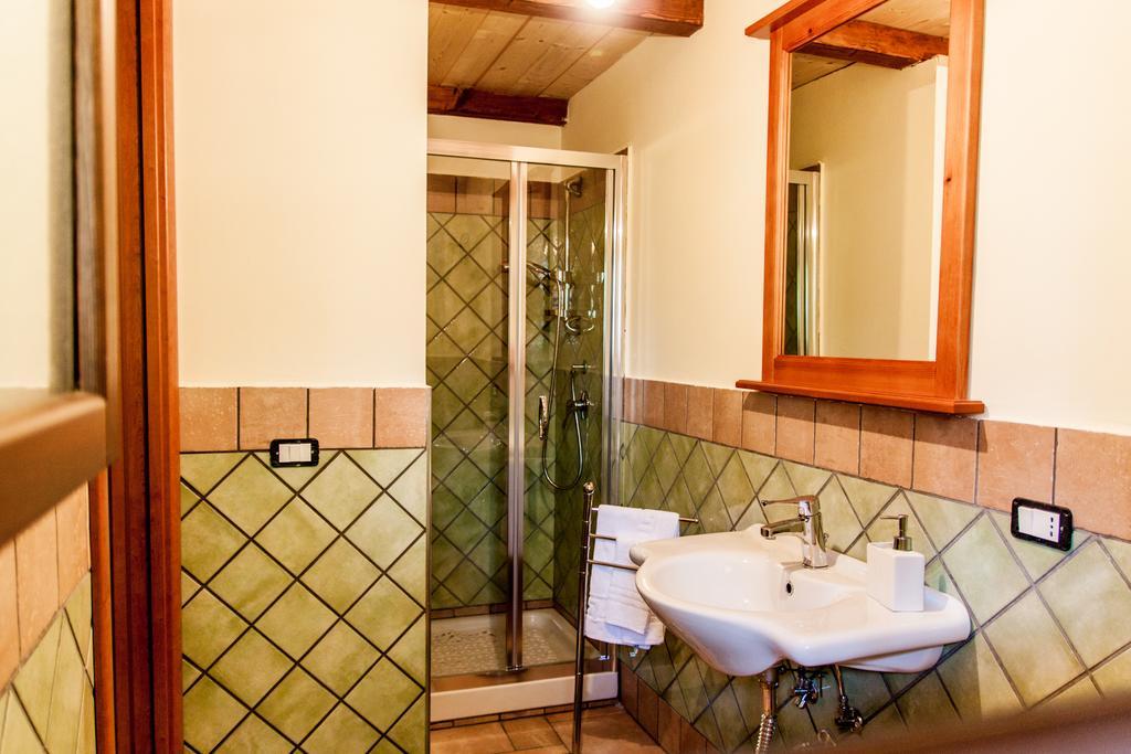 La Taverna Dei Briganti Hotell Cotronei Rum bild
