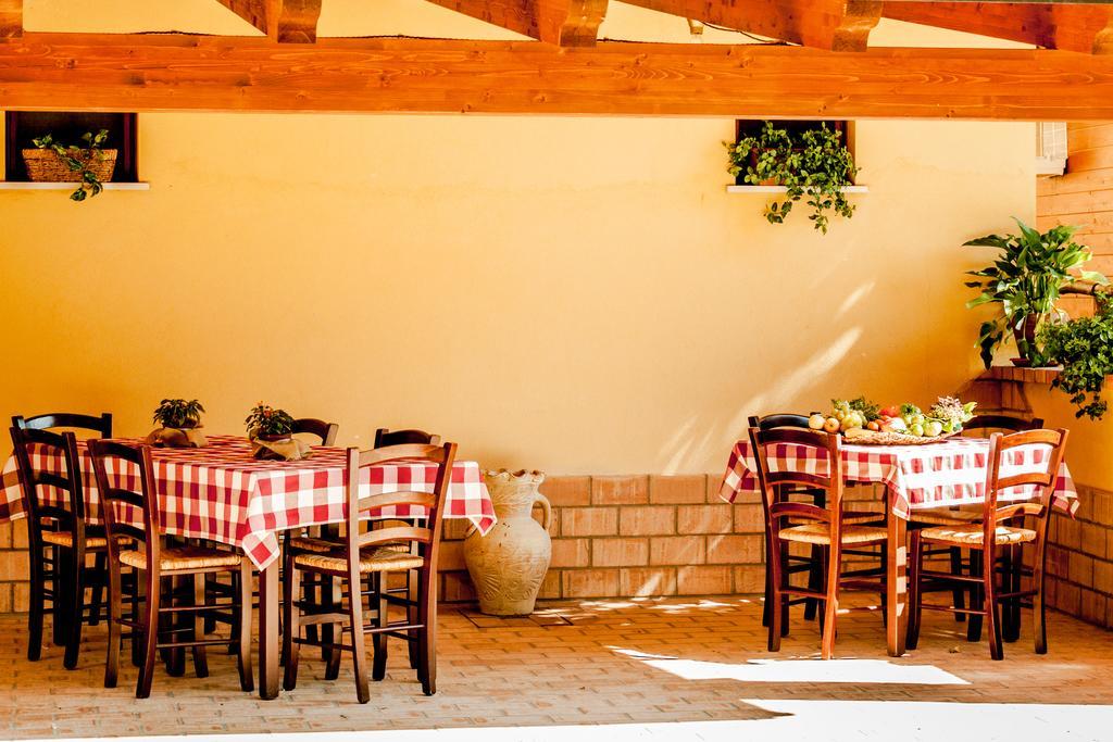 La Taverna Dei Briganti Hotell Cotronei Exteriör bild